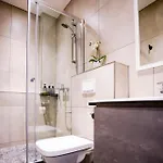 J&jbermudastay A Luxurious Double-bedroom With A Private Bathroom And Shared Kitchen In Center-bermuda3eck 3*