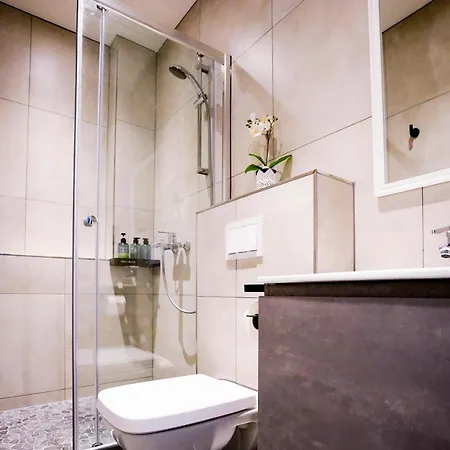 J&jbermudastay A Luxurious Double-bedroom With A Private Bathroom And Shared Kitchen In Center-bermuda3eck 3*