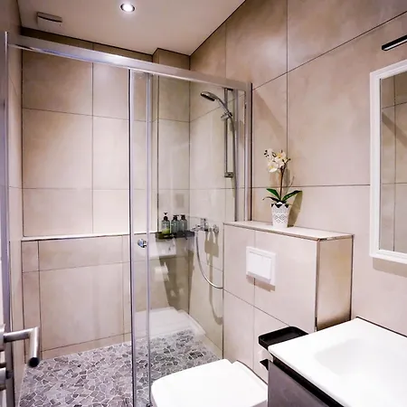 J&jbermudastay A Luxurious Double-bedroom With A Private Bathroom And Shared Kitchen In Center-bermuda3eck