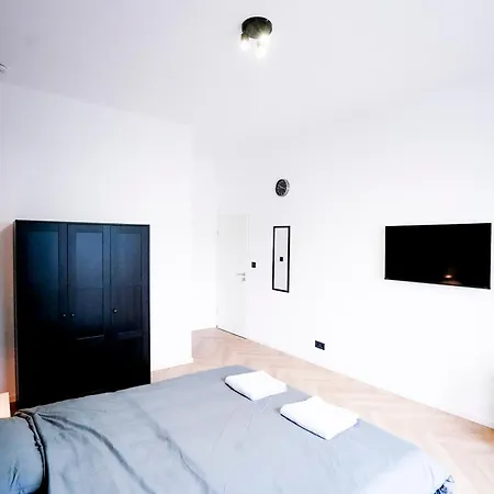 Guest house J&jbermudastay A Luxurious Double-bedroom With A Private Bathroom And Shared Kitchen In Center-bermuda3eck Bochum