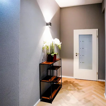 J&jbermudastay A Luxurious Double-bedroom With A Private Bathroom And Shared Kitchen In Center-bermuda3eck Pensjonat 3*