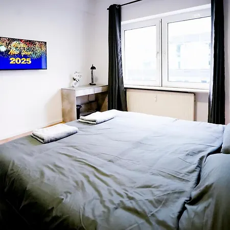 J&jbermudastay A Luxurious Double-bedroom With A Private Bathroom And Shared Kitchen In Center-bermuda3eck Pensjonat Bochum