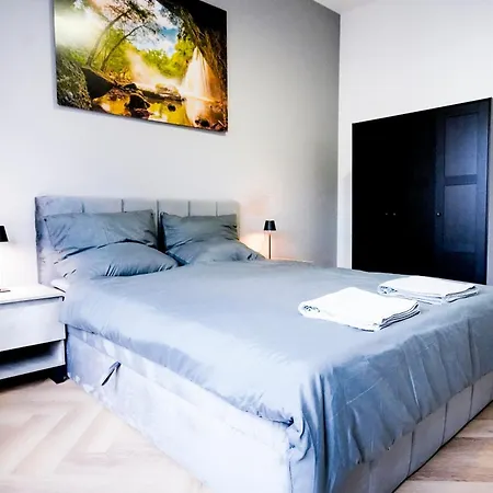 Pensjonat J&jbermudastay A Luxurious Double-bedroom With A Private Bathroom And Shared Kitchen In Center-bermuda3eck Bochum