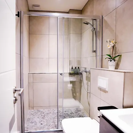 Pensjonat J&jbermudastay A Luxurious Double-bedroom With A Private Bathroom And Shared Kitchen In Center-bermuda3eck