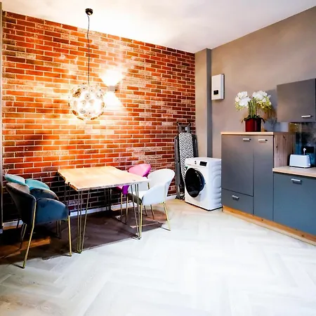 J&jbermudastay A Luxurious Double-bedroom With A Private Bathroom And Shared Kitchen In Center-bermuda3eck * Bochum