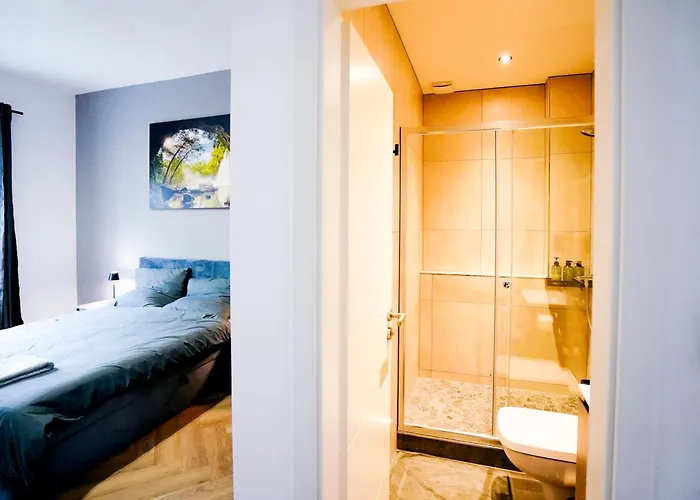 J&jbermudastay A Luxurious Double-bedroom With A Private Bathroom And Shared Kitchen In Center-bermuda3eck 3*